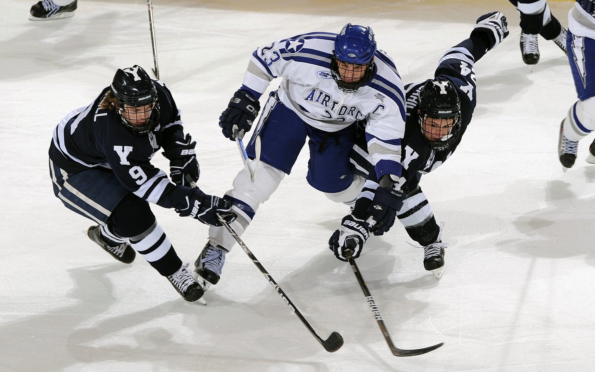 “法甲夺冠悬念拉近，争冠队伍越发胶着”，法甲冠军2021是谁